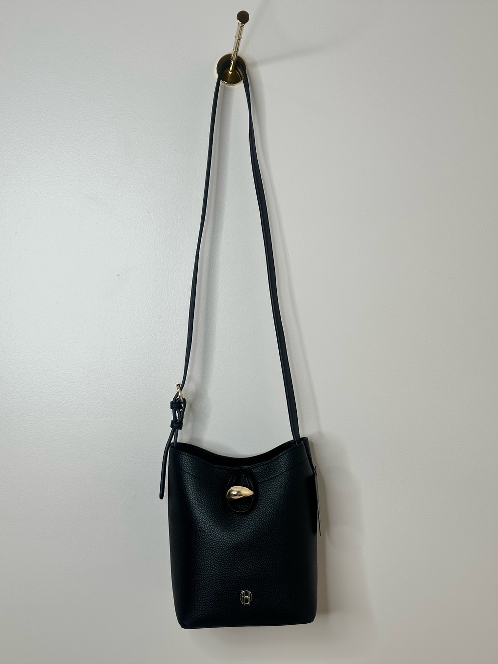 House of Harlow 1960 Jaylan Black Bucket Bag